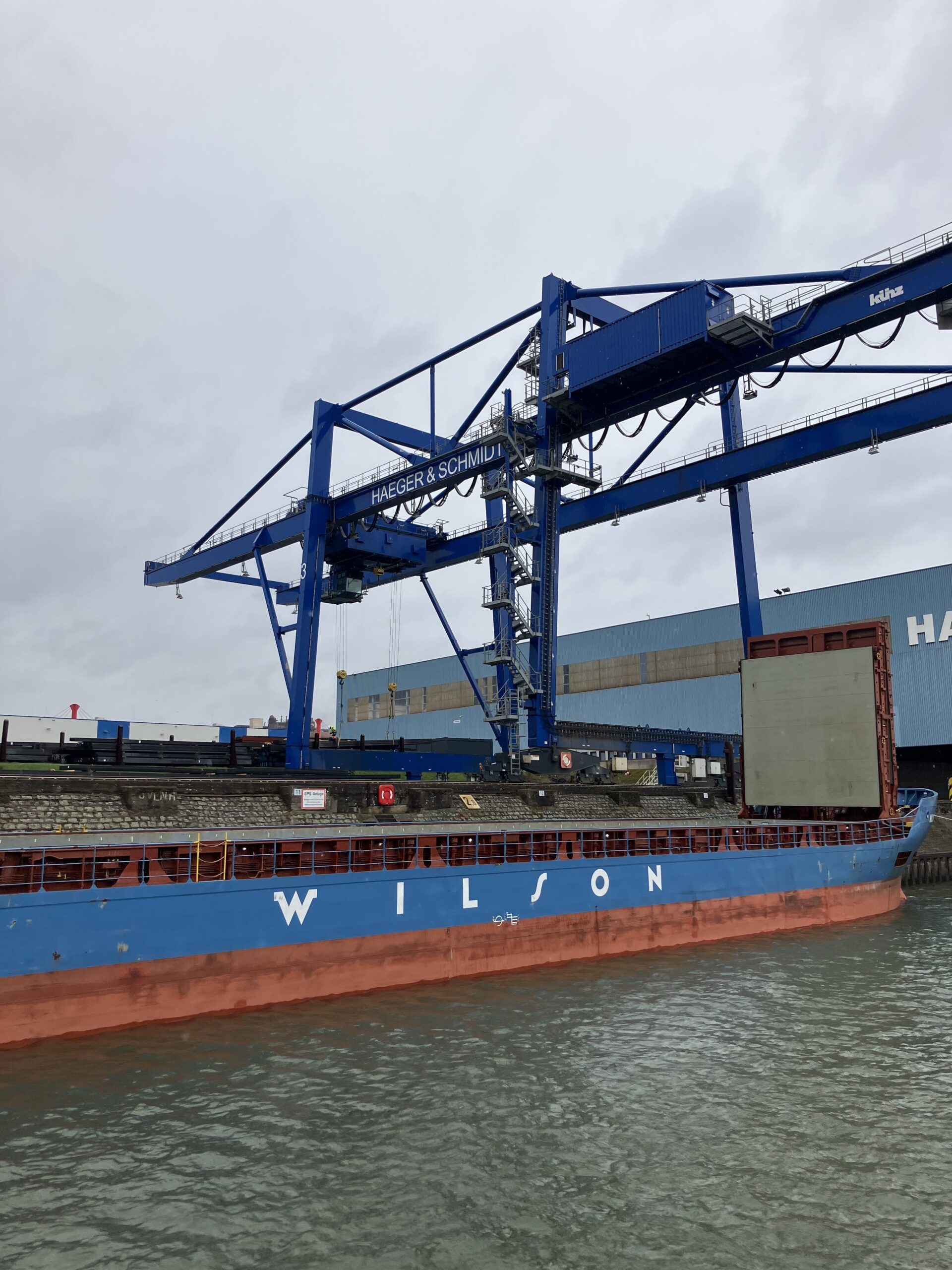 Besuch im Duisburger Hafen: Die 7a erlebt einen besonderen Tag an Bord der „Karl Jarres“
