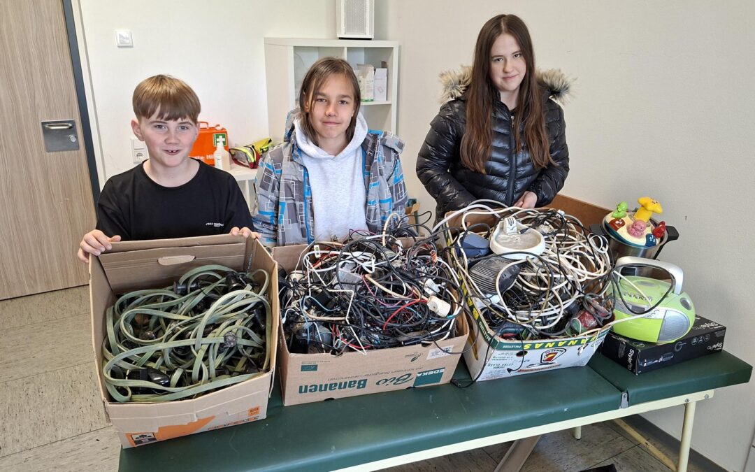 Wir machen mit beim E-Waste Race! Unterstützt die Klassen 6a und 6b beim Elektroschrott-Sammeln