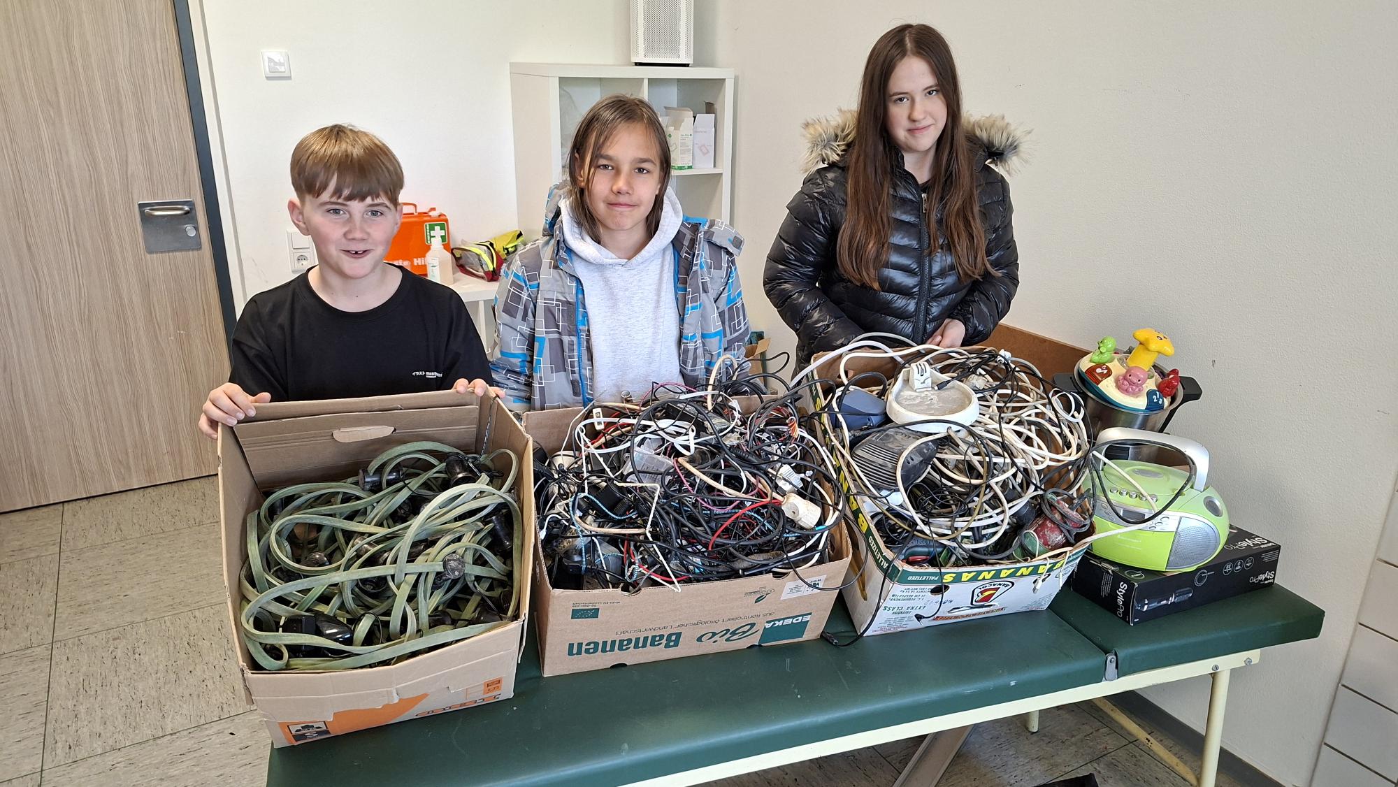 Wir machen mit beim E-Waste Race! Unterstützt die Klassen 6a und 6b beim Elektroschrott-Sammeln
